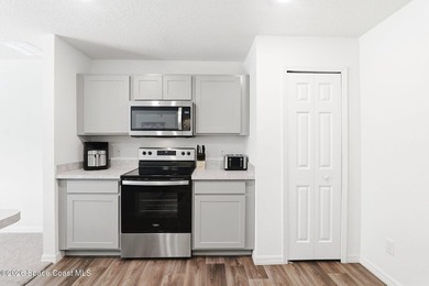 Welcome home to this beautifully designed 4 bedroom, 2 bathroom - photo 8