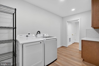 CUSTOM NEW CONSTRUCTION - 2,800+ SF - MOVE IN READY Modern - photo 42