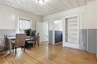 Spacious up-and-down two-family property in a highly accessible - photo 4