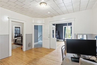 Spacious up-and-down two-family property in a highly accessible - photo 5