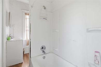 Spacious up-and-down two-family property in a highly accessible - photo 10