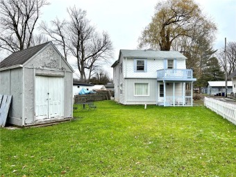 Oneida Lake Home For Sale in Bridgeport New York