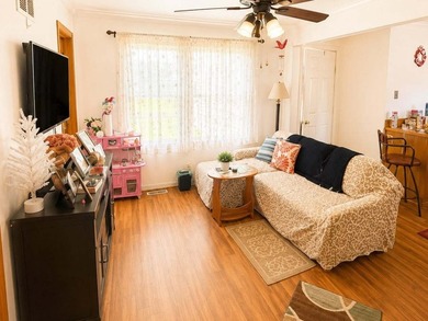 This charming 3-bedroom home offers comfortable living space - photo 8