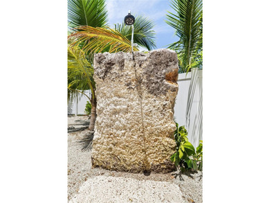 Welcome to *Pineapple Paradise* this luxury duplex is recently - photo 13