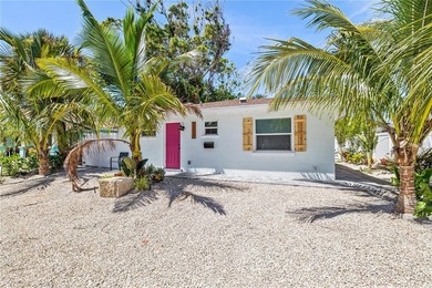 Welcome to *Pineapple Paradise* this luxury duplex is recently - photo 14
