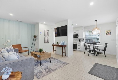 Welcome to *Pineapple Paradise* this luxury duplex is recently - photo 15