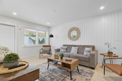 Welcome to *Pineapple Paradise* this luxury duplex is recently - photo 17
