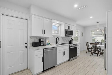 Welcome to *Pineapple Paradise* this luxury duplex is recently - photo 21