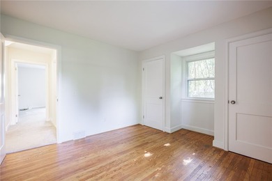 Welcome to 70 Highwood Road, where classic charm meets everyday - photo 24