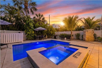 Welcome to *Pineapple Paradise* this luxury duplex is recently - photo 26