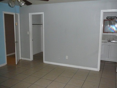 HUGE CBS DUPLEX ZONED GENERAL COMMERCIAL WHICH IS A LEGAL NON - photo 31