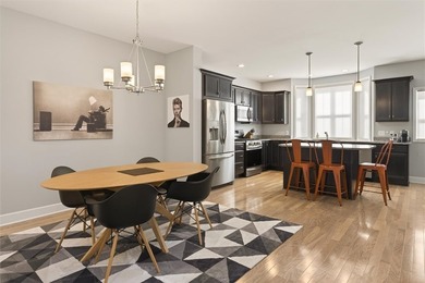 Luxury, comfort, and convenience. Welcome to 159 N Plymouth: a - photo 9