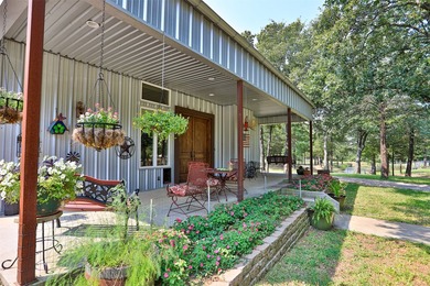 Enjoy quiet country living in this unique barndominium style - photo 3