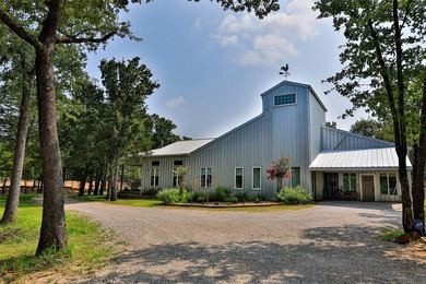 Enjoy quiet country living in this unique barndominium style - photo 4