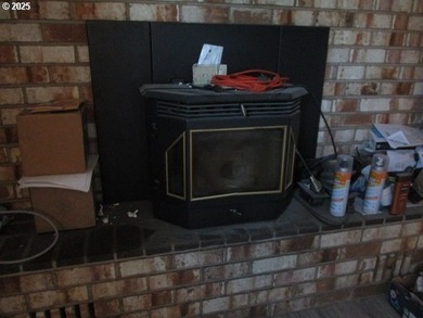 5 bedroom 2 bath with attached 2 car garage and heated 1,500 - photo 13