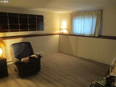 5 bedroom 2 bath with attached 2 car garage and heated 1,500 - photo 14