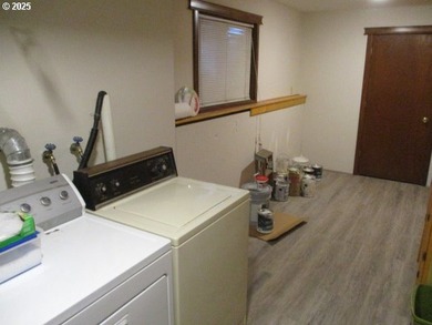 5 bedroom 2 bath with attached 2 car garage and heated 1,500 - photo 15