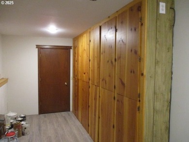 5 bedroom 2 bath with attached 2 car garage and heated 1,500 - photo 16