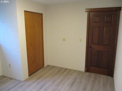 5 bedroom 2 bath with attached 2 car garage and heated 1,500 - photo 17