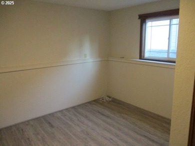 5 bedroom 2 bath with attached 2 car garage and heated 1,500 - photo 18