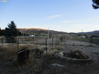 5 bedroom 2 bath with attached 2 car garage and heated 1,500 - photo 23