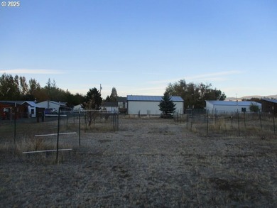5 bedroom 2 bath with attached 2 car garage and heated 1,500 - photo 25