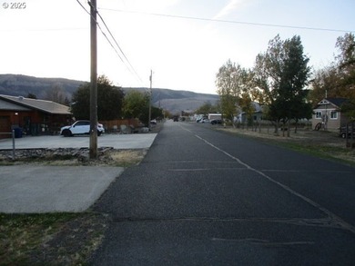 5 bedroom 2 bath with attached 2 car garage and heated 1,500 - photo 40