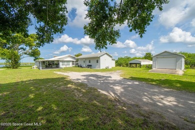 Very unique home with waterfront on 3 sides. Price reduced 400k - photo 4