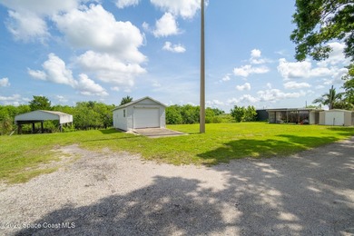 Very unique home with waterfront on 3 sides. Price reduced 400k - photo 5