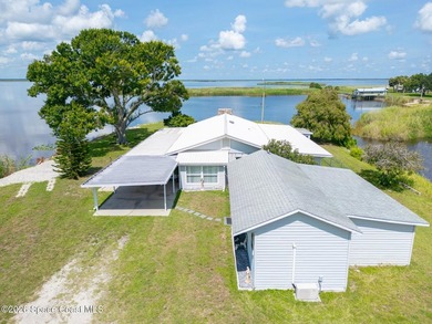 Very unique home with waterfront on 3 sides. Price reduced 400k - photo 6