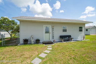 Very unique home with waterfront on 3 sides. Price reduced 400k - photo 10