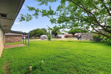 Welcome home to 811 Ridgeway Drive in Yukon! This charming - photo 33