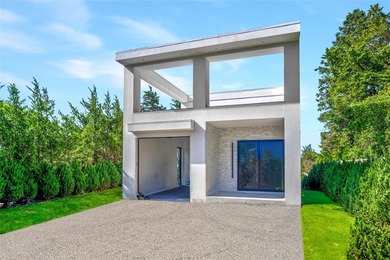 Breathtaking Waterfront Estate with Panoramic Bay Views. Located - photo 2