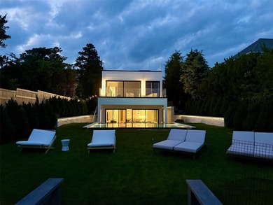 Breathtaking Waterfront Estate with Panoramic Bay Views. Located - photo 5