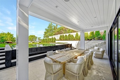 Breathtaking Waterfront Estate with Panoramic Bay Views. Located - photo 6