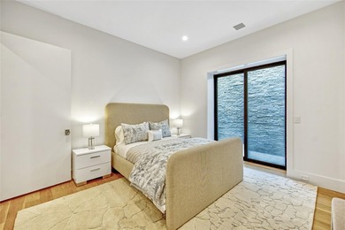 Breathtaking Waterfront Estate with Panoramic Bay Views. Located - photo 9