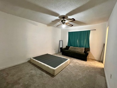 Charming 3BR/2B home with an open concept living area, cozy - photo 12