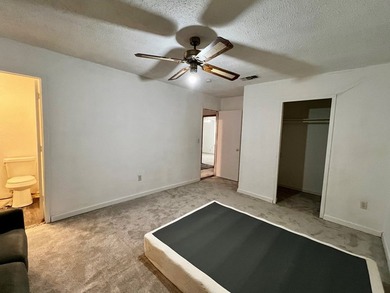 Charming 3BR/2B home with an open concept living area, cozy - photo 13