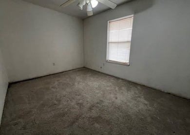 Charming 3BR/2B home with an open concept living area, cozy - photo 17