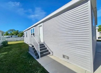 Large Stunning 3Bed 2Bath All Ages Community!! Renting is - photo 12