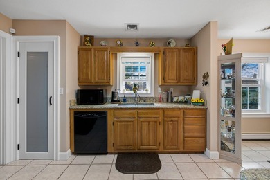 Beautifully Maintained, 3 Bedrooms, 2 Bathroom Ranch with - photo 15