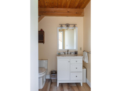 A private Vermont lakefront retreat without sacrificing access - photo 18