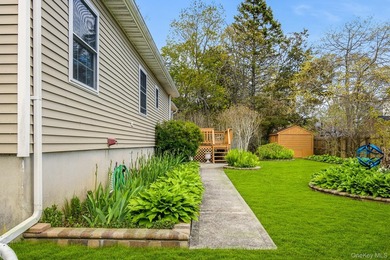 Beautifully Maintained, 3 Bedrooms, 2 Bathroom Ranch with - photo 25