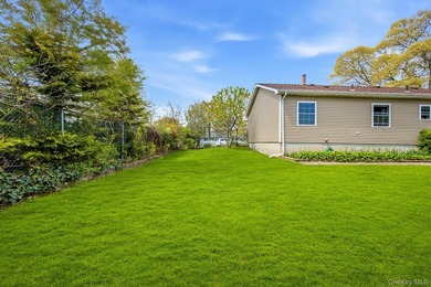 Beautifully Maintained, 3 Bedrooms, 2 Bathroom Ranch with - photo 29