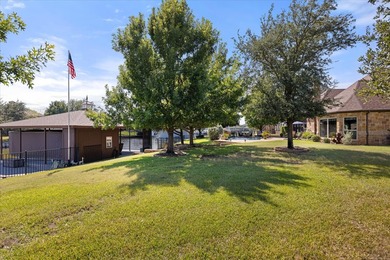 Welcome to your ultimate waterfront retreat in one of Granbury's - photo 33