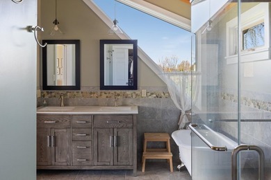 A private Vermont lakefront retreat without sacrificing access - photo 38