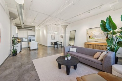 Amazing historic loft featuring soaring ceilings, oversized - photo 4