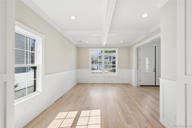 Brand-New Custom Colonial in the Heart of Merrick - Move-In - photo 17