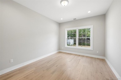 Brand-New Custom Colonial in the Heart of Merrick - Move-In - photo 23