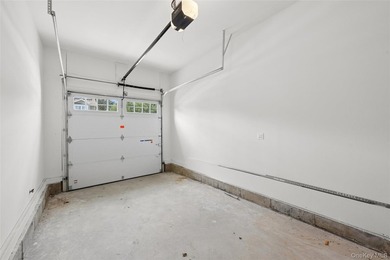 Brand-New Custom Colonial in the Heart of Merrick - Move-In - photo 26